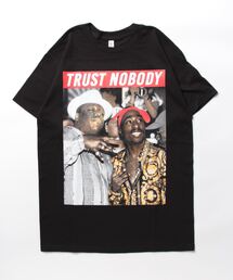 (UN)THREADS ON DEMAND TEE