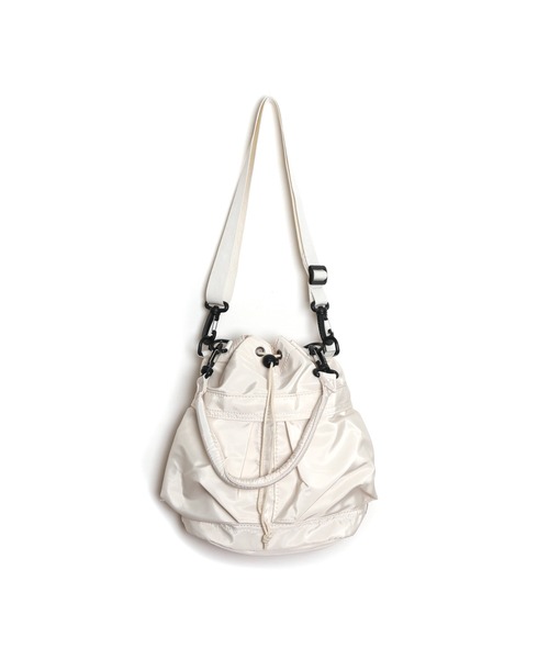 MAISON mou（メゾンムー）の「【recomend selection/セレクト】double pocket drawstring bag ダブルポケット巾着 2way バッグ（ショルダーバッグ・レディース・ブラック/オフホワイト/カーキ/ベージュ/チャコールグレー/ライトブラウン・FREE）」の7枚目の写真