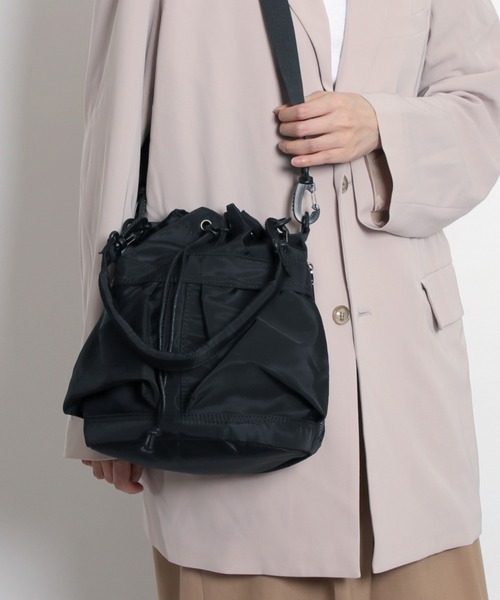 MAISON mou（メゾンムー）の「【recomend selection/セレクト】double pocket drawstring bag ダブルポケット巾着 2way バッグ（ショルダーバッグ・レディース・ブラック/オフホワイト/カーキ/ベージュ/チャコールグレー/ライトブラウン・FREE）」の14枚目の写真