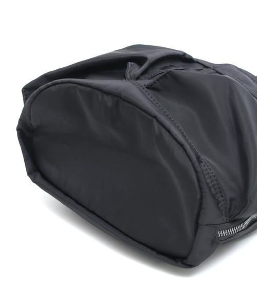 MAISON mou（メゾンムー）の「【recomend selection/セレクト】double pocket drawstring bag ダブルポケット巾着 2way バッグ（ショルダーバッグ・レディース・ブラック/オフホワイト/カーキ/ベージュ/チャコールグレー/ライトブラウン・FREE）」の16枚目の写真