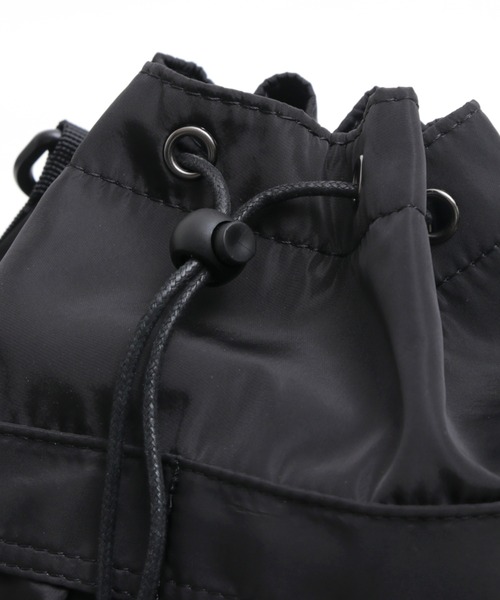 MAISON mou（メゾンムー）の「【recomend selection/セレクト】double pocket drawstring bag ダブルポケット巾着 2way バッグ（ショルダーバッグ・レディース・ブラック/オフホワイト/カーキ/ベージュ/チャコールグレー/ライトブラウン・FREE）」の18枚目の写真
