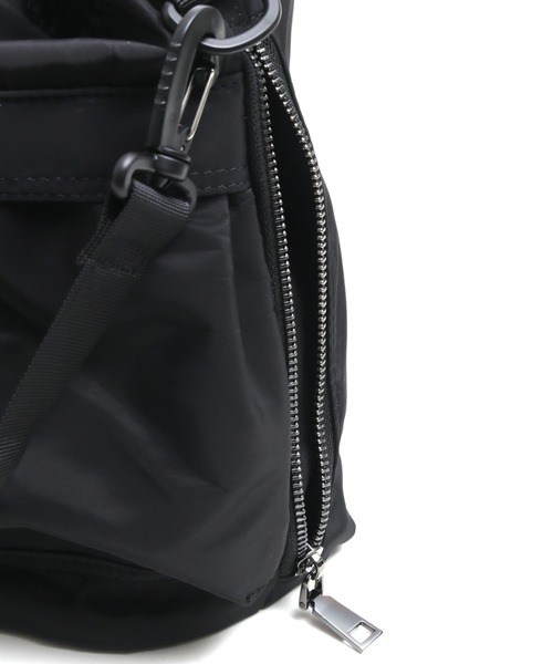 MAISON mou（メゾンムー）の「【recomend selection/セレクト】double pocket drawstring bag ダブルポケット巾着 2way バッグ（ショルダーバッグ・レディース・ブラック/オフホワイト/カーキ/ベージュ/チャコールグレー/ライトブラウン・FREE）」の20枚目の写真