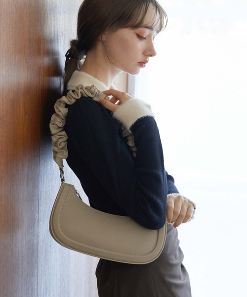 archives(アルシーヴ)の「ギャザーハンドルHOBOバッグ(ハンドバッグ・レディース・ブラック/グレイッシュベージュ/グリーン系その他・FREE)」の3枚目の写真