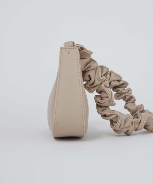 archives(アルシーヴ)の「ギャザーハンドルHOBOバッグ(ハンドバッグ・レディース・ブラック/グレイッシュベージュ/グリーン系その他・FREE)」の20枚目の写真