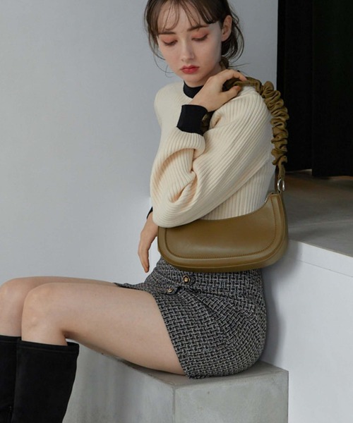 archives(アルシーヴ)の「ギャザーハンドルHOBOバッグ(ハンドバッグ・レディース・ブラック/グレイッシュベージュ/グリーン系その他・FREE)」の12枚目の写真