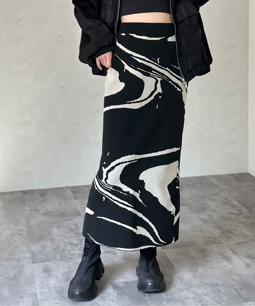 Per sist ence(パーシエンス)の「Per sist ence/パーシエンス 総柄ジャガードスカート(スカート・レディース・グレー/ブラック/ブラック系2/チャコールグレー/ホワイト系/ブラック系1/グレー系1/ベージュ/チャコールグレー×ブラック/ホワイト系2/ホワイト系3/ブラック系3/グレー系2/ベージュ系2/グレー系3/ブラック系4・FREE)」の5枚目の写真