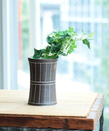 fennica（フェニカ）の「浦富焼 / 平田俊之 黒刷毛 くびれ 花器 花瓶（フラワーベース）」