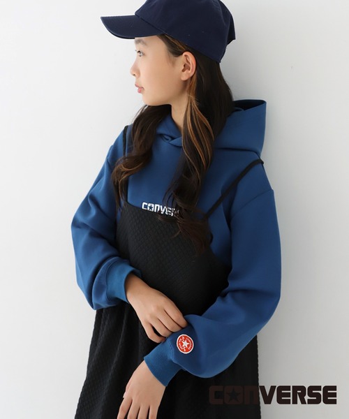 antiqua（アンティカ）の「CONVERSE ロゴフーディー（パーカー・キッズ・ブルー系その他/アイボリー/杢グレー/ブラック・160/130/150/140）」の4枚目の写真