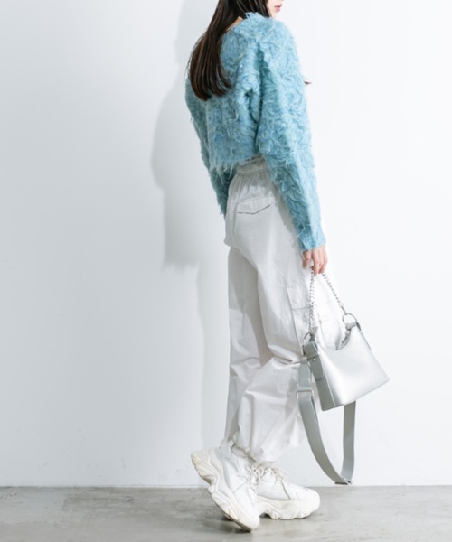 OLIVE des OLIVE(オリーブデオリーブ)の「つやつやサイドベルトカーゴパンツ 1032020160(カーゴパンツ・レディース・オフホワイト/ブラック/ブルー/ピンク・FREE)」の6枚目の写真