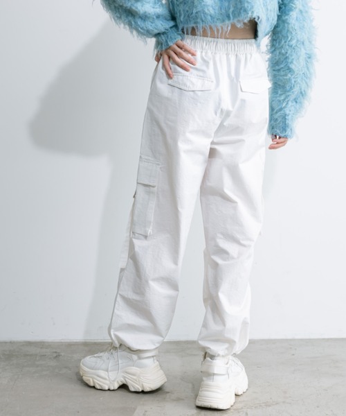 OLIVE des OLIVE(オリーブデオリーブ)の「つやつやサイドベルトカーゴパンツ 1032020160(カーゴパンツ・レディース・オフホワイト/ブラック/ブルー/ピンク・FREE)」の10枚目の写真