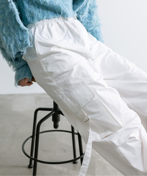 OLIVE des OLIVE(オリーブデオリーブ)の「つやつやサイドベルトカーゴパンツ 1032020160(カーゴパンツ・レディース・オフホワイト/ブラック/ブルー/ピンク・FREE)」の12枚目の写真