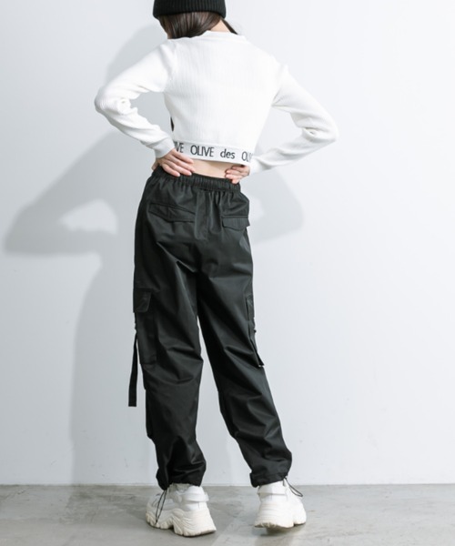 OLIVE des OLIVE(オリーブデオリーブ)の「つやつやサイドベルトカーゴパンツ 1032020160(カーゴパンツ・レディース・オフホワイト/ブラック/ブルー/ピンク・FREE)」の15枚目の写真