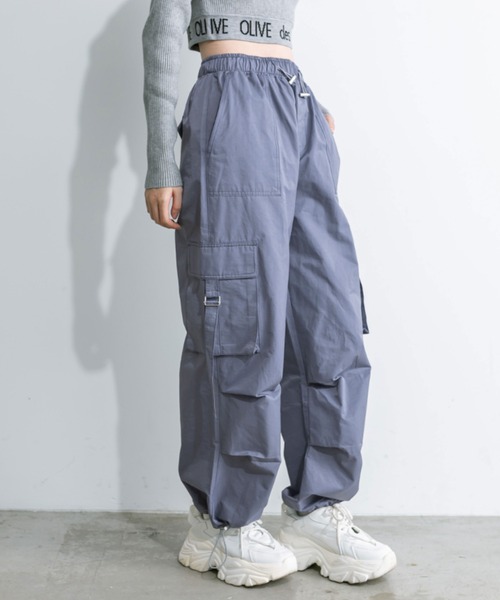 MAISON SPECIAELオリーブグリーン カーゴパンツ サイドポケット付き MAISON SPECIAELオリーブグリーン カーゴパンツ サイドポケット