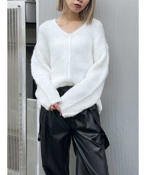 EMODA(エモダ)の「オーバーサイズショルダーニット(ニット/セーター・レディース・ブラック/ブルー/イエロー/アイボリー・FREE)」の22枚目の写真