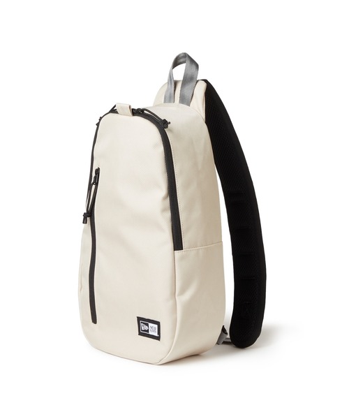 NEW ERA(ニューエラ)の「ニューエラ ボディバッグ シンプル 8L(ボディバッグ/ウエストポーチ・メンズ・ベージュ/ブラック/ストーン/ブラック系その他/ブラック系その他2・FREE)」の2枚目の写真
