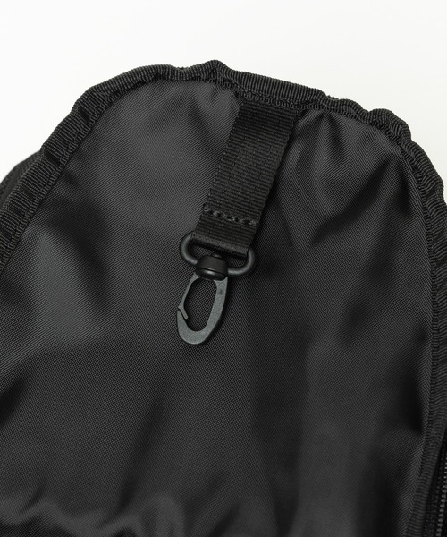 NEW ERA(ニューエラ)の「ニューエラ ボディバッグ シンプル 8L(ボディバッグ/ウエストポーチ・メンズ・ベージュ/ブラック/ストーン/ブラック系その他/ブラック系その他2・FREE)」の16枚目の写真
