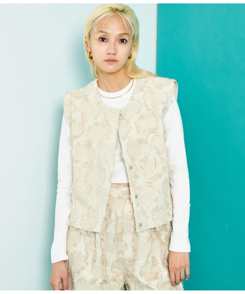 Settimissimo（セッティミッシモ）の「フリンジ ジャガード フロントボタン ジレ ベスト（ベスト・レディース・ブラック/アイボリー・FREE）」の7枚目の写真