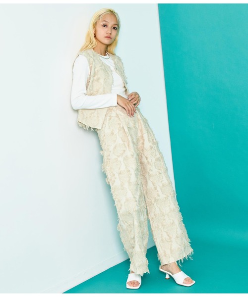 Settimissimo（セッティミッシモ）の「フリンジ ジャガード フロントボタン ジレ ベスト（ベスト・レディース・ブラック/アイボリー・FREE）」の9枚目の写真