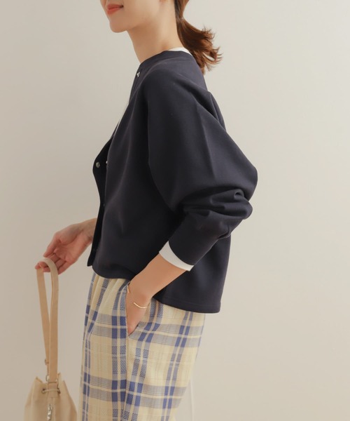 URBAN RESEARCH DOORS（アーバンリサーチドアーズ）の「コットンスウェットラグランショートカーディガン（カーディガン/ボレロ・レディース・アイボリー/グレー系その他/ネイビー・MEDIUM）」の5枚目の写真