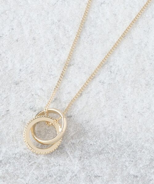 OPAQUE.CLIP（オペークドットクリップ）の「◆ビジューリング×メタルリングロングネックレス（ネックレス・レディース・シルバー/ゴールド・00）」の3枚目の写真