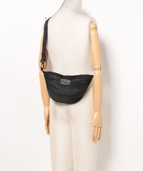FREDRIK PACKERS(フレドリックパッカーズ)の「FREDRIK PACKERS /フレドリックパッカーズ 210D BROW SHOULDER(ショルダーバッグ・レディース・ブラック/その他・ONESIZE)」の7枚目の写真