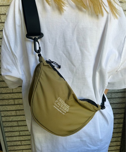 FREDRIK PACKERS(フレドリックパッカーズ)の「FREDRIK PACKERS /フレドリックパッカーズ 210D BROW SHOULDER(ショルダーバッグ・レディース・ブラック/その他・ONESIZE)」の9枚目の写真