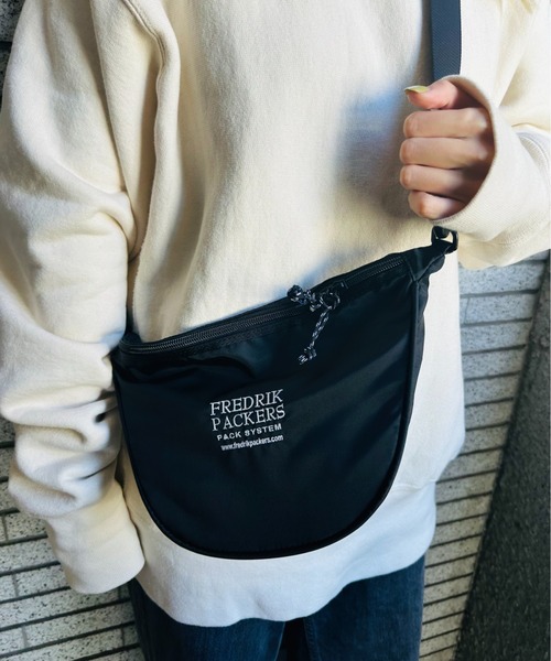 FREDRIK PACKERS(フレドリックパッカーズ)の「FREDRIK PACKERS /フレドリックパッカーズ 210D BROW SHOULDER(ショルダーバッグ・レディース・ブラック/その他・ONESIZE)」の6枚目の写真