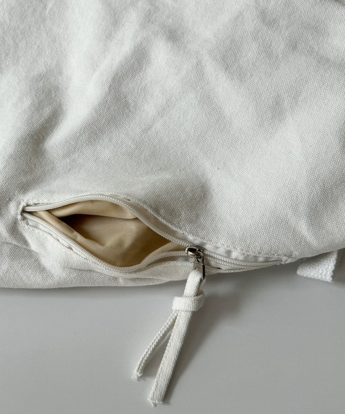 CANAL JEAN（キャナルジーン）の「El mar　トライアングルバックパック（バックパック/リュック・レディース・アイボリー/ブラック・ONE SIZE）」の15枚目の写真