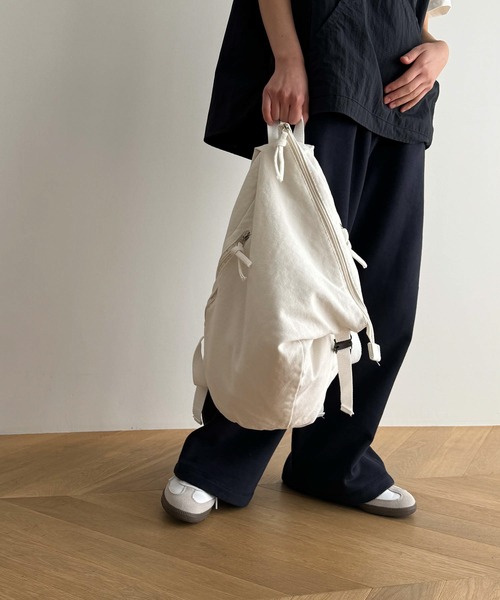 CANAL JEAN（キャナルジーン）の「El mar　トライアングルバックパック（バックパック/リュック・レディース・アイボリー/ブラック・ONE SIZE）」の22枚目の写真