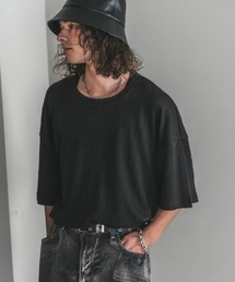 オーバーサイズエンボスパイピングTシャツ