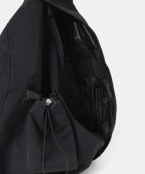 MARMOT CAPITAL（マーモットキャピタル）の「MARMOT CAPITAL　SLING BAG（バックパック/リュック・レディース・ブラック・-）」の5枚目の写真