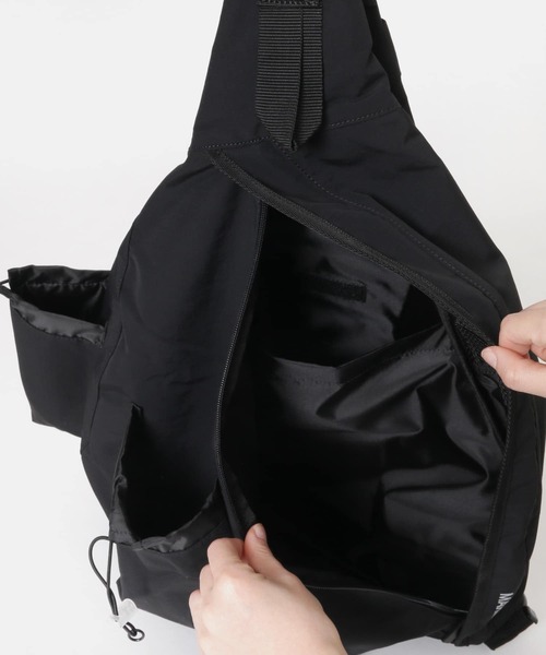 MARMOT CAPITAL（マーモットキャピタル）の「MARMOT CAPITAL　SLING BAG（バックパック/リュック・レディース・ブラック・-）」の4枚目の写真