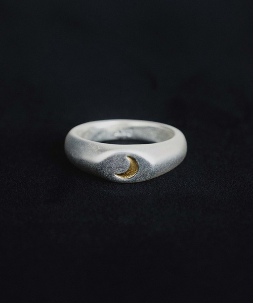 ANU（アヌ）の「crescent moon ring - クレセントムーンリング（リング・レディース・ゴールド/シルバー・9号/11号）」の2枚目の写真