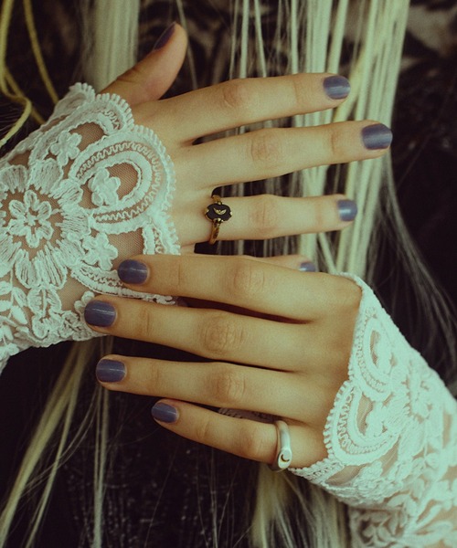 ANU（アヌ）の「crescent moon ring - クレセントムーンリング（リング・レディース・ゴールド/シルバー・9号/11号）」の7枚目の写真