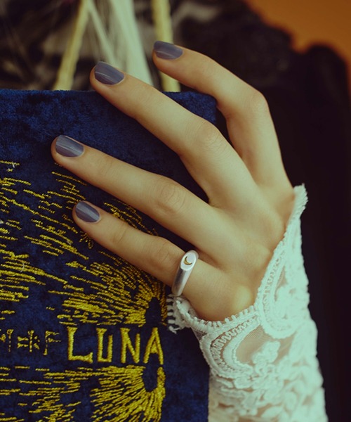 ANU（アヌ）の「crescent moon ring - クレセントムーンリング（リング・レディース・ゴールド/シルバー・9号/11号）」の5枚目の写真