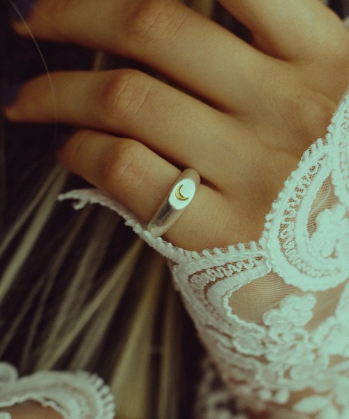 ANU（アヌ）の「crescent moon ring - クレセントムーンリング（リング・レディース・ゴールド/シルバー・9号/11号）」の6枚目の写真