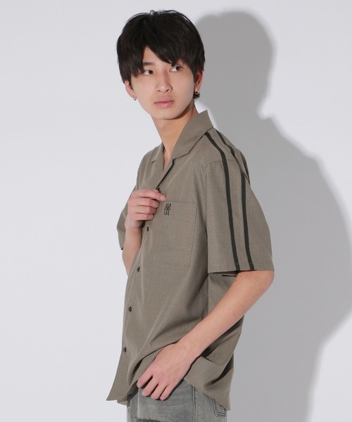 Anui（アニュイ）の「【UNISEX/選べる着丈】ボクシーロゴサマーシャツ（シャツ/ブラウス・レディース・ベージュ/ブラック・SMALL/MEDIUM）」の14枚目の写真