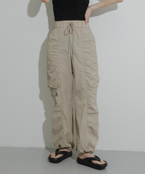 Uiscel（ユイセル）の「Uiscel　パッカリングイージーカーゴパンツ（その他パンツ・レディース・ライトベージュ/ブラック/オレンジ・ONE）」の2枚目の写真