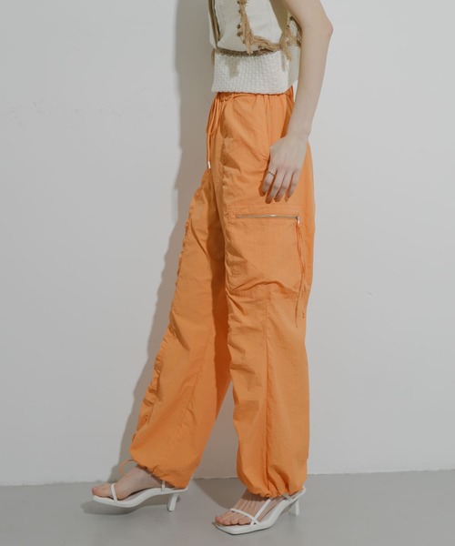 Uiscel（ユイセル）の「Uiscel　パッカリングイージーカーゴパンツ（その他パンツ・レディース・ライトベージュ/ブラック/オレンジ・ONE）」の3枚目の写真