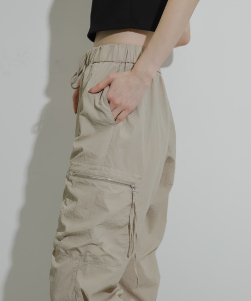 Uiscel（ユイセル）の「Uiscel　パッカリングイージーカーゴパンツ（その他パンツ・レディース・ライトベージュ/ブラック/オレンジ・ONE）」の7枚目の写真