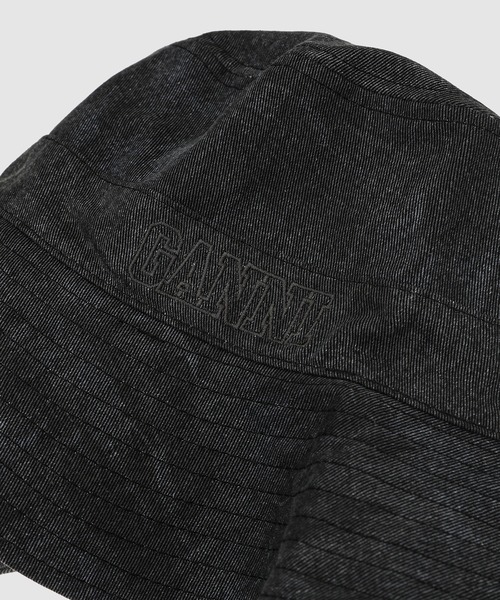 GANNI(ガニー)の「Fisherman Bucket Hat Denim(ハット・レディース・ブラック・XS/S/M/L)」の3枚目の写真