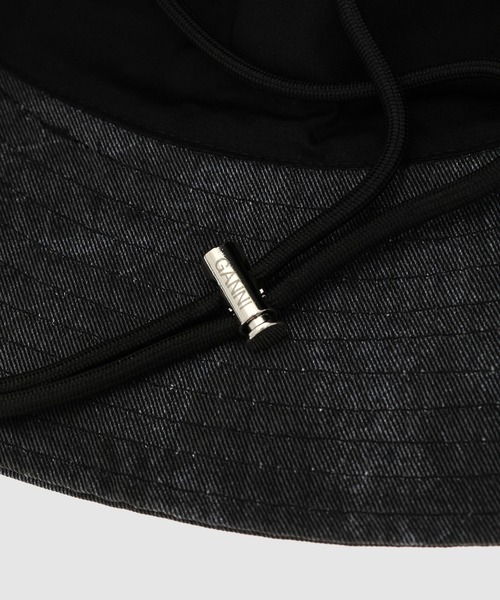 GANNI(ガニー)の「Fisherman Bucket Hat Denim(ハット・レディース・ブラック・XS/S/M/L)」の5枚目の写真