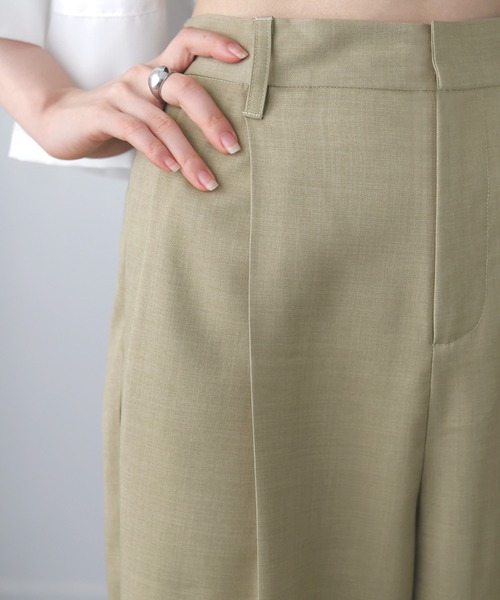LIAN(リアン)の「タックワイドストレートパンツ(スラックス・レディース・ベージュ/チャコールグレー/アイボリー・FREE)」の21枚目の写真