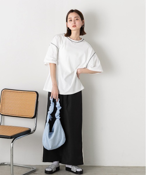 ad thie(アドティエ)の「配色ステッチ スムースTシャツ(Tシャツ/カットソー・レディース・ブラック/杢グレー/ラベンダー/オフホワイト/ブラウン・FREE)」の6枚目の写真