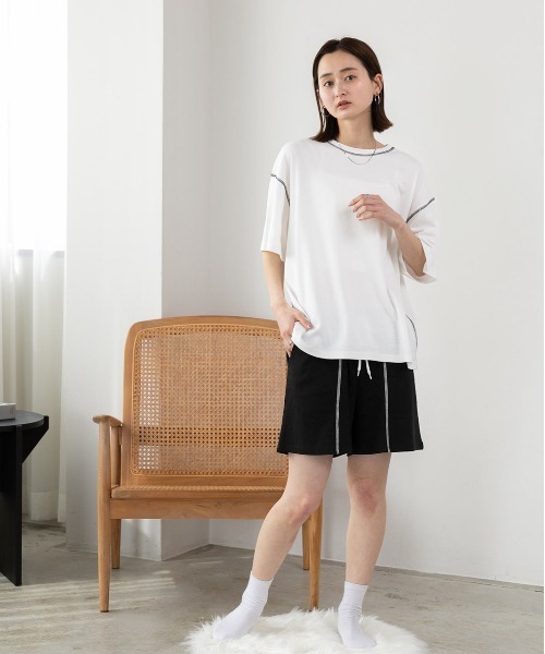 ad thie(アドティエ)の「配色ステッチ スムースTシャツ(Tシャツ/カットソー・レディース・ブラック/杢グレー/ラベンダー/オフホワイト/ブラウン・FREE)」の11枚目の写真