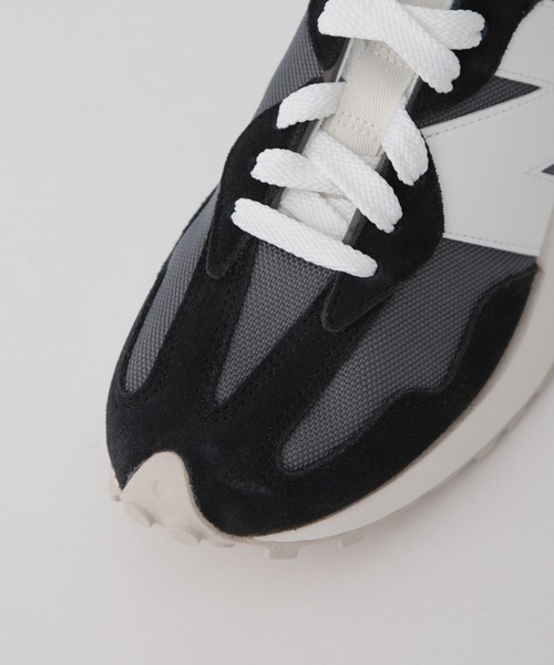 【極美品】New Balance 327希少カラー ブラック&グレースニーカー NEW BALANCE（ニューバランス）の「newbalance/327（スニーカー