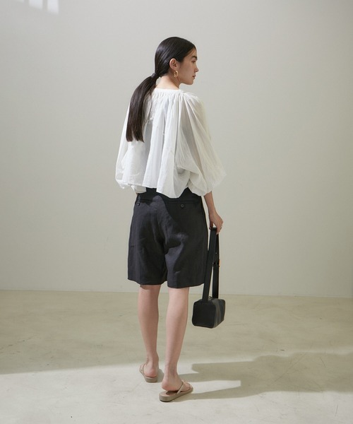 SALON adam et rope'(サロン アダム エ ロペ)の「【WEB限定】ボリュームスリーブ刺繍クロップドブラウス(シャツ/ブラウス・レディース・ブラック/オフホワイト/ベージュ・FREE)」の16枚目の写真
