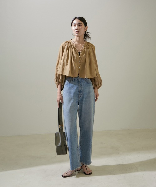 SALON adam et rope'(サロン アダム エ ロペ)の「【WEB限定】ボリュームスリーブ刺繍クロップドブラウス(シャツ/ブラウス・レディース・ブラック/オフホワイト/ベージュ・FREE)」の22枚目の写真