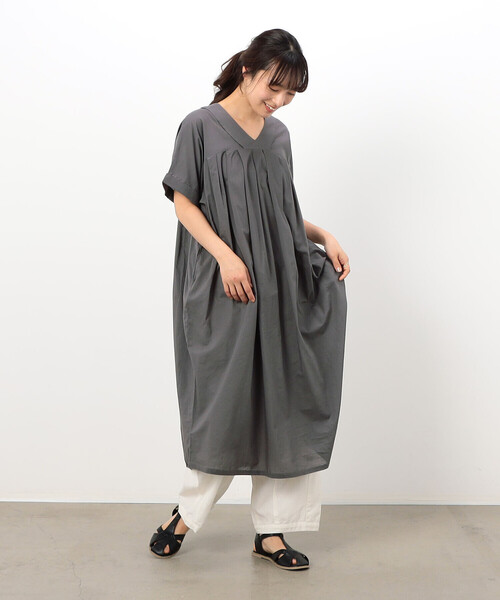 ONIGIRI(オニギリ)の「インドコットン タックワンピース(ワンピース・レディース・チャコール/ネイビー/ホワイト・FREE)」の3枚目の写真