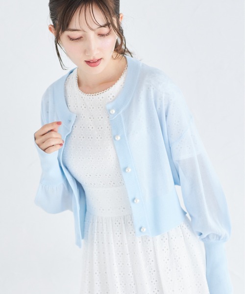 tocco closet(トッコ クローゼット)の「パール釦シアーラメニットカーディガン(カーディガン/ボレロ・レディース・サックスブルー/ピンクベージュ/ミント/ブラック/オフホワイト・M)」の4枚目の写真